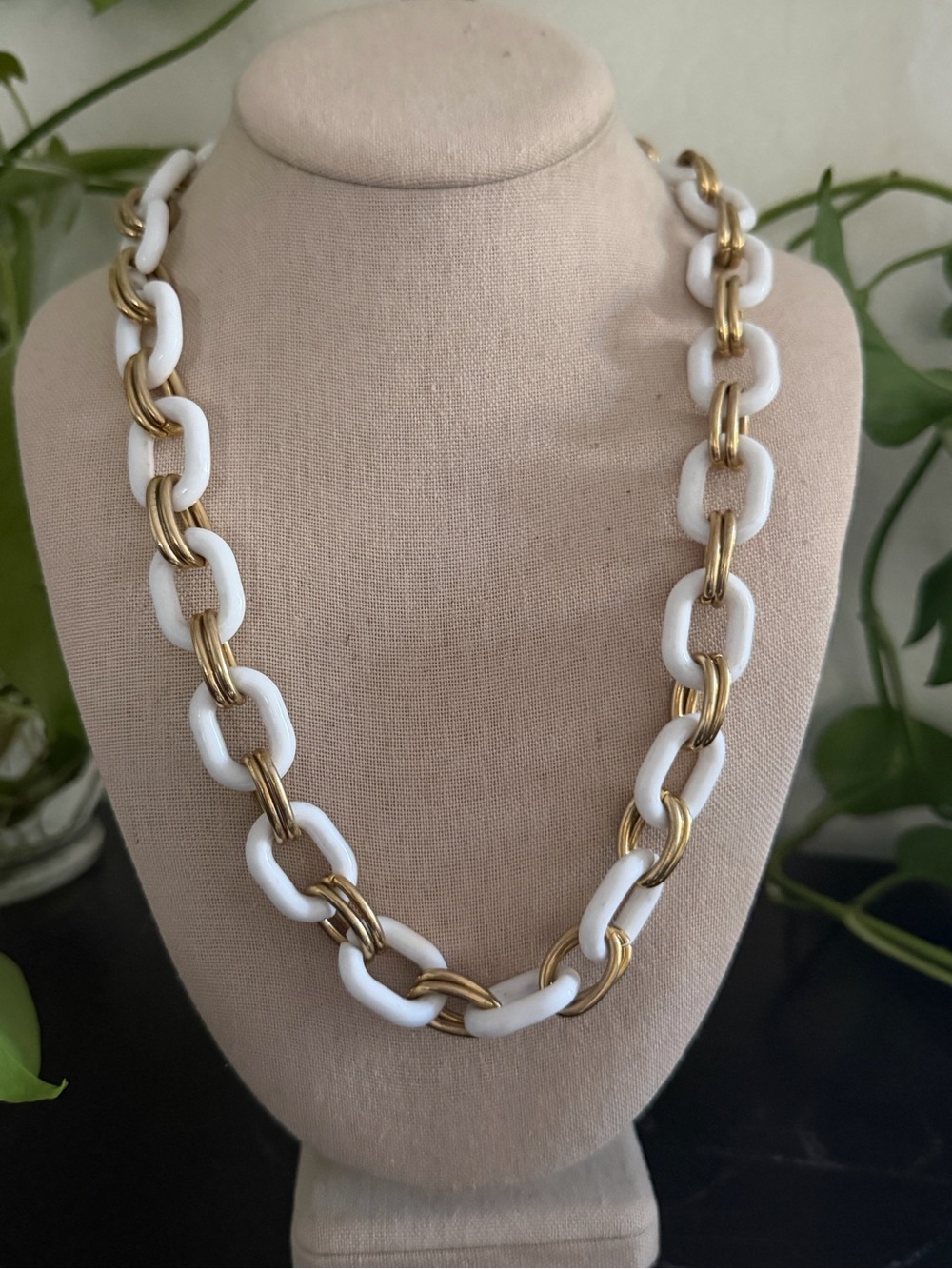 Vintage White Milk Glass & Gold Chunky Chain Link Elegant Necklace